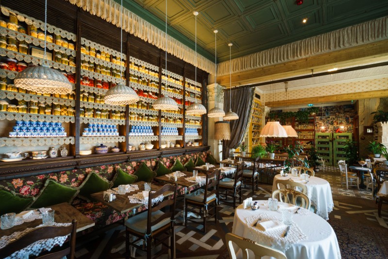 Декор русскогой ресторана Mari Vanna Baku