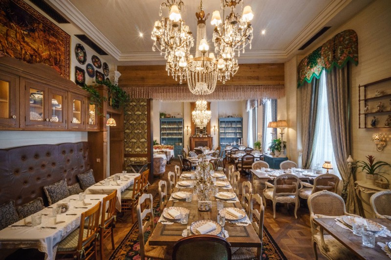 Декор интерьера на заказ для Mari Vanna Baku