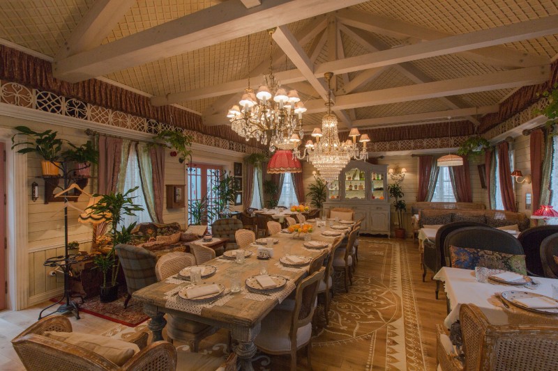 Декор ресторана Mari Vanna Дача от студии дизайна