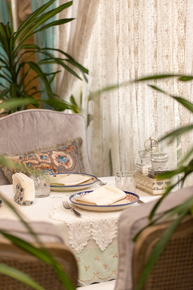 Детали в декоре ресторана русской кухни