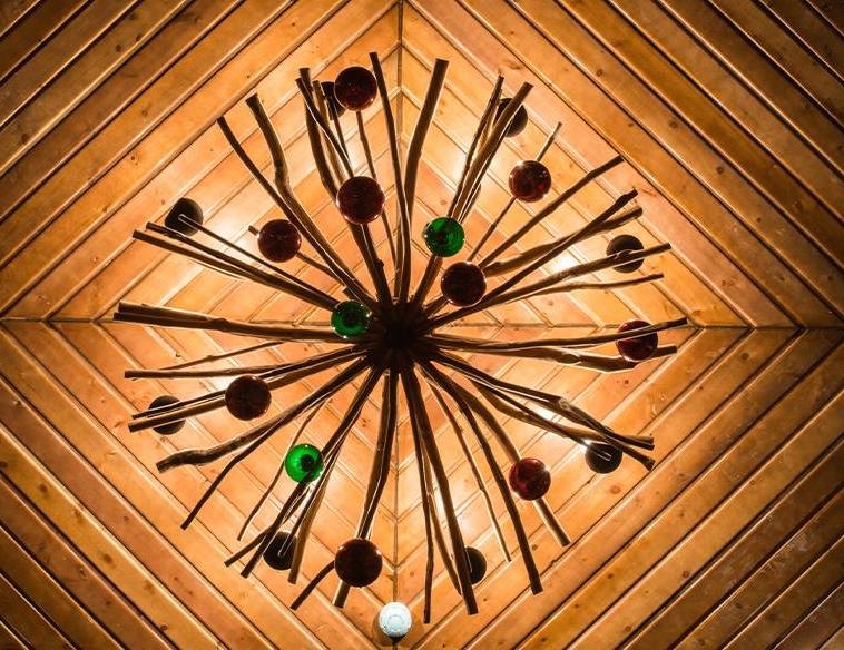 Дизайн потолка в караоке China Gold Karaoke