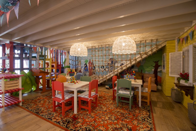 Декор интерьера детского сада Ромашка