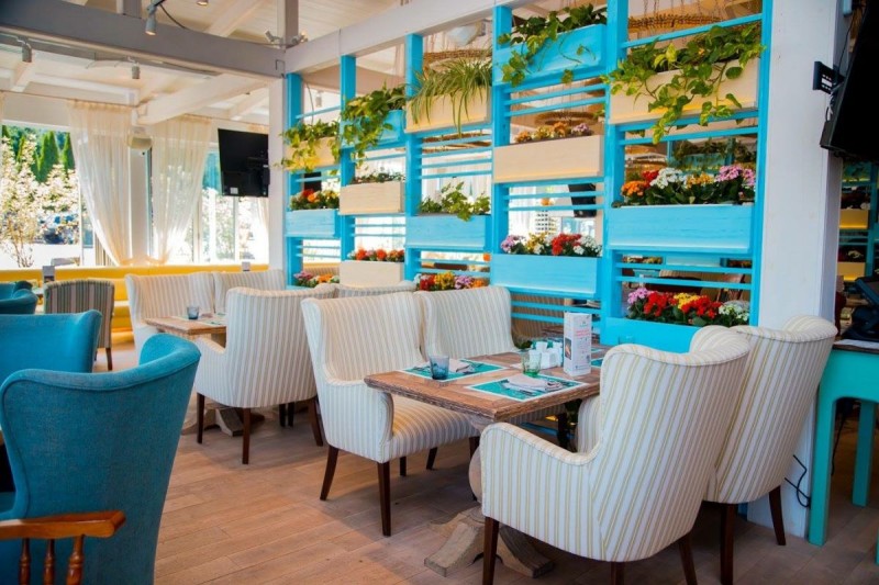 Обстановка интерьера ресторана Манана