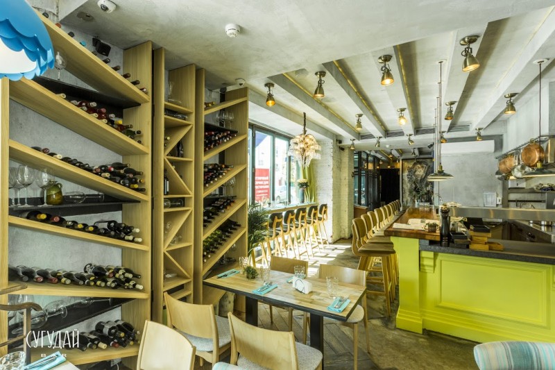 Оформление зала в баре Сугудай