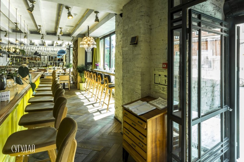 Зонирование интерьера в баре