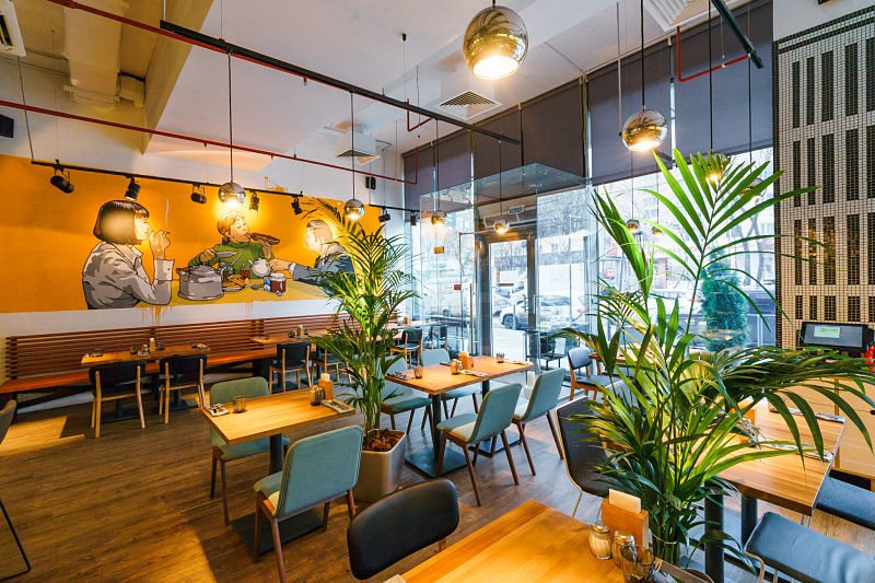 Декор интерьера для общего зала кафе