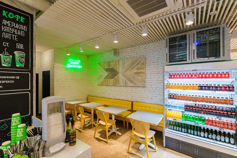 Оформление общего зала в кафе